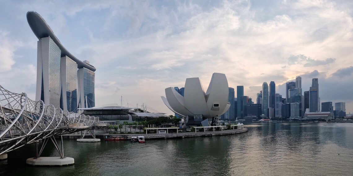 Skyline von Singapur, mit dem Marina Bay Sands und dem Artscience Museum